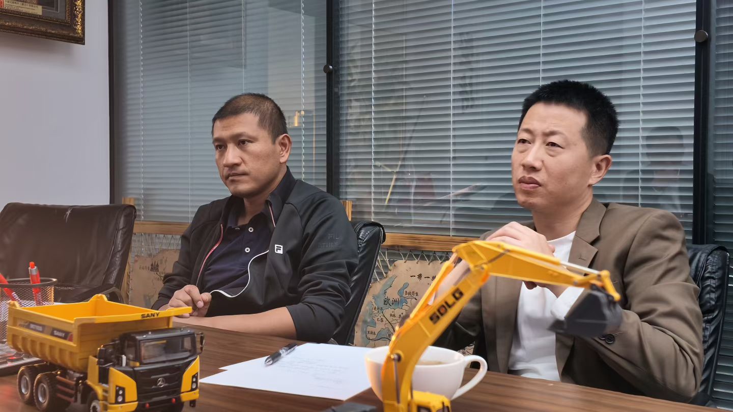 LEX MAGISTER team in discussion with experts from the Development Research Center of the China Geological Survey