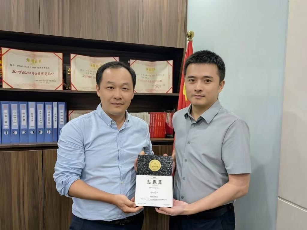 法律先生团队赴泉州，为全球合伙人温惠阳先生正式授牌